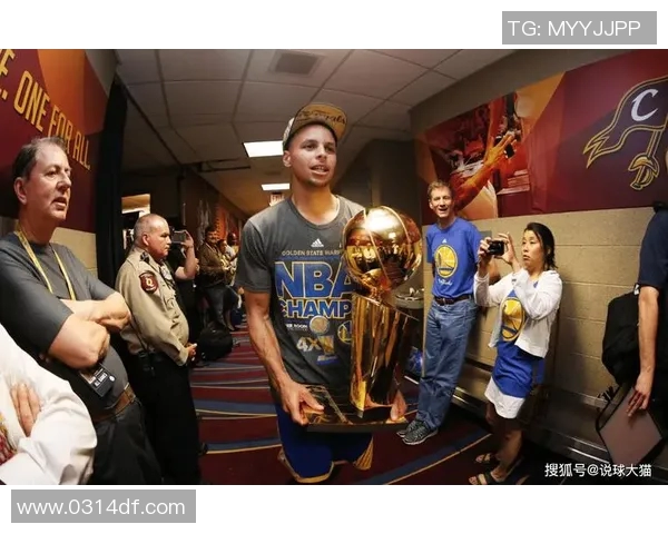 詹姆斯点赞勇士核心库里:NBA最强控卫之一的非凡之路 詹姆斯点赞勇士核心库里:NBA最强控卫之一的非凡之路